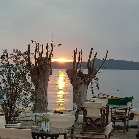 Antonakis 게스트하우스 *